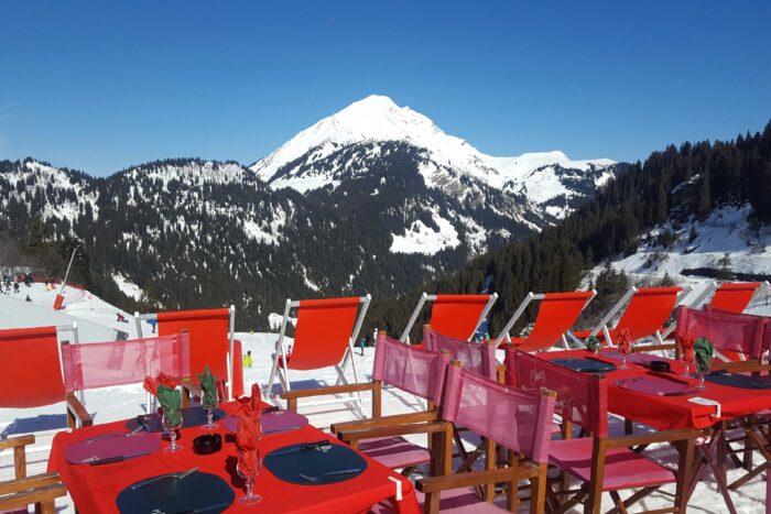 Terrasse de Chez Babeth Le Vieux Chalet à Avoriaz pour vos séminaires hiver